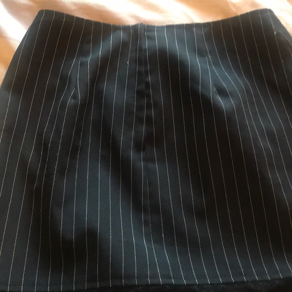 Pinstriped navy skirt with black lace trim - Picture 3 of 3